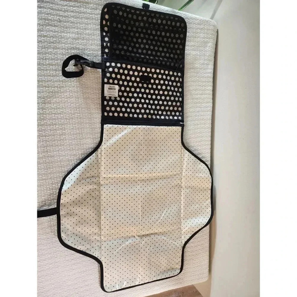NWOT Skip Hop Pronto Baby Changing Station & Diaper Clutch - Polka Dot - Picture 3 of 16